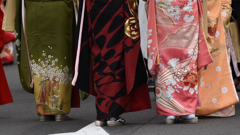 Rear-view-of-women-walking-in-furisode